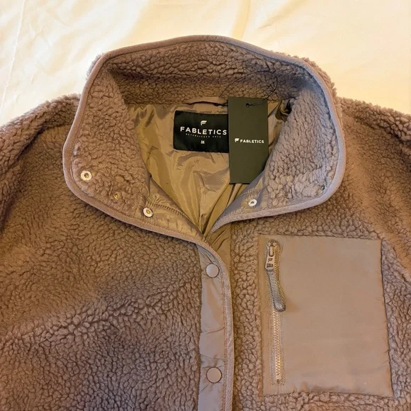 Fabletic’s Tahoe Teddy jacket Size M NWT - Picture 2 of 5